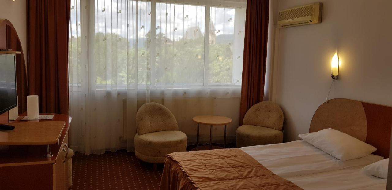 Grand Hotel Ceahlau Piatra Neamţ エクステリア 写真